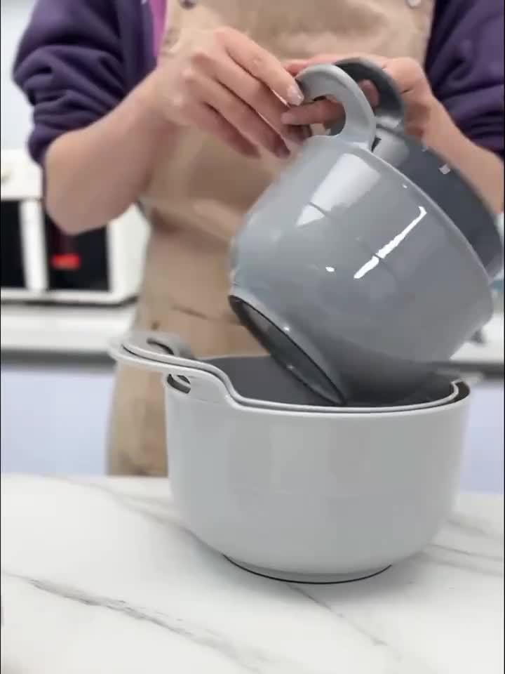 Nesting Plastic Mixing Bowls Set