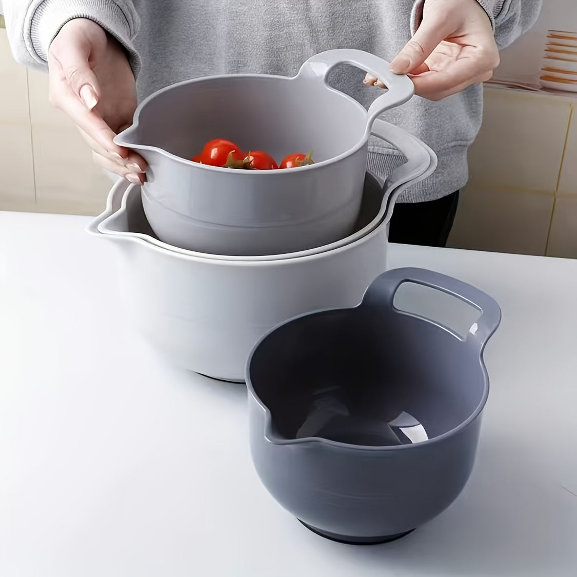 Nesting Plastic Mixing Bowls Set