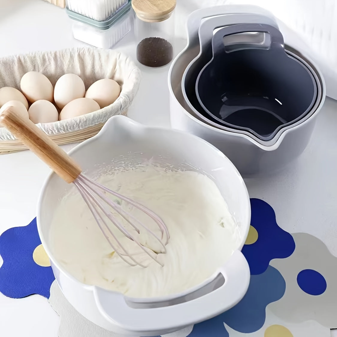 Nesting Plastic Mixing Bowls Set